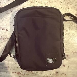 lululemon athletica cross body bag